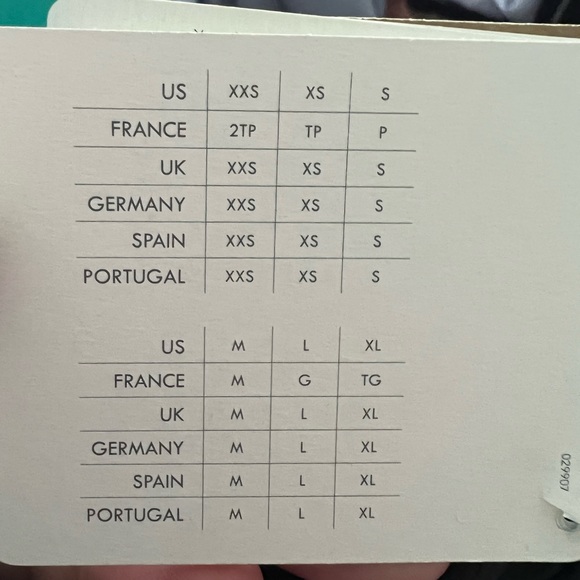 Columbia women’s black flare pants - Picture 4 of 10